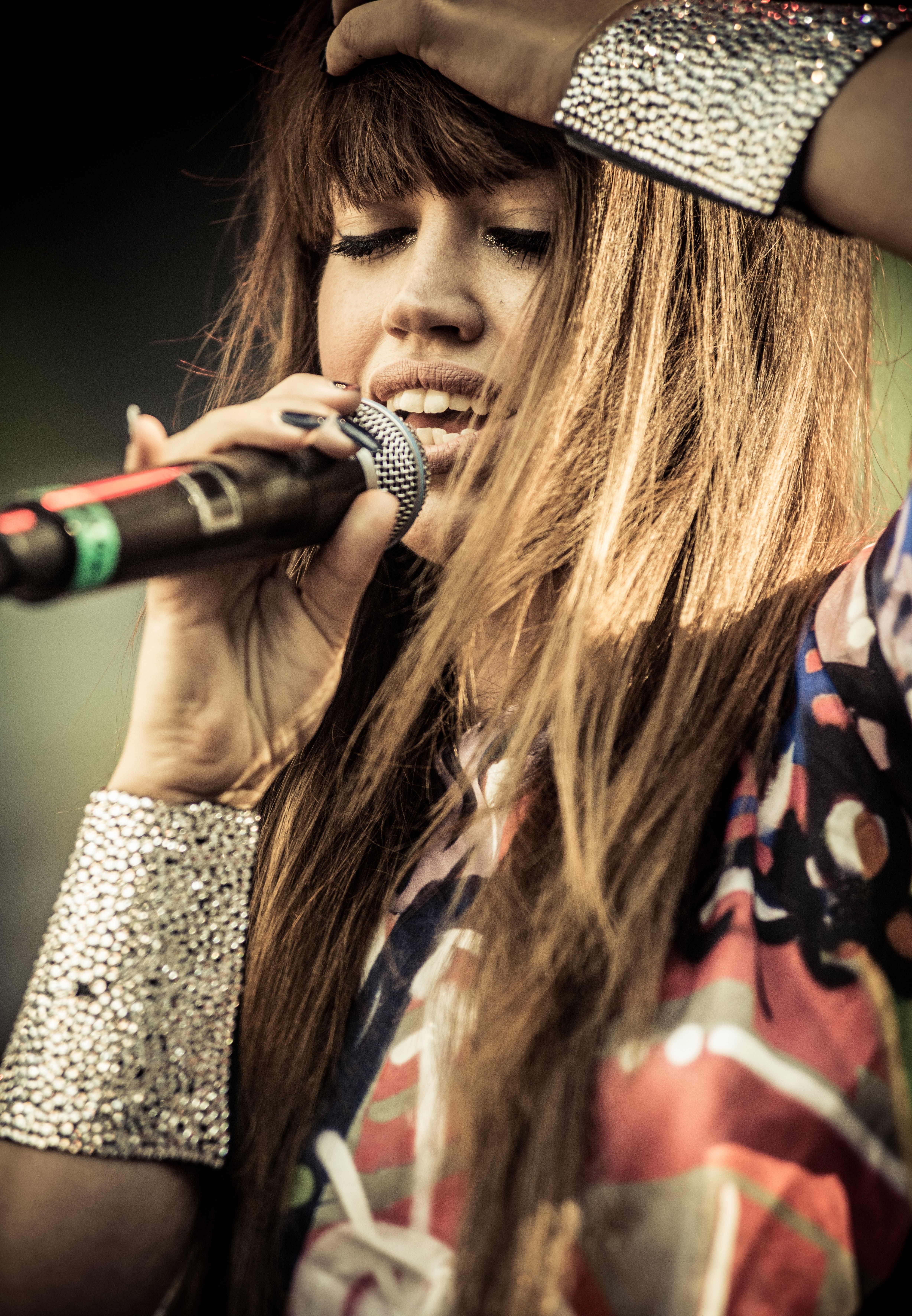 AURA DIONE – Geronimo / Friends – Live 2026